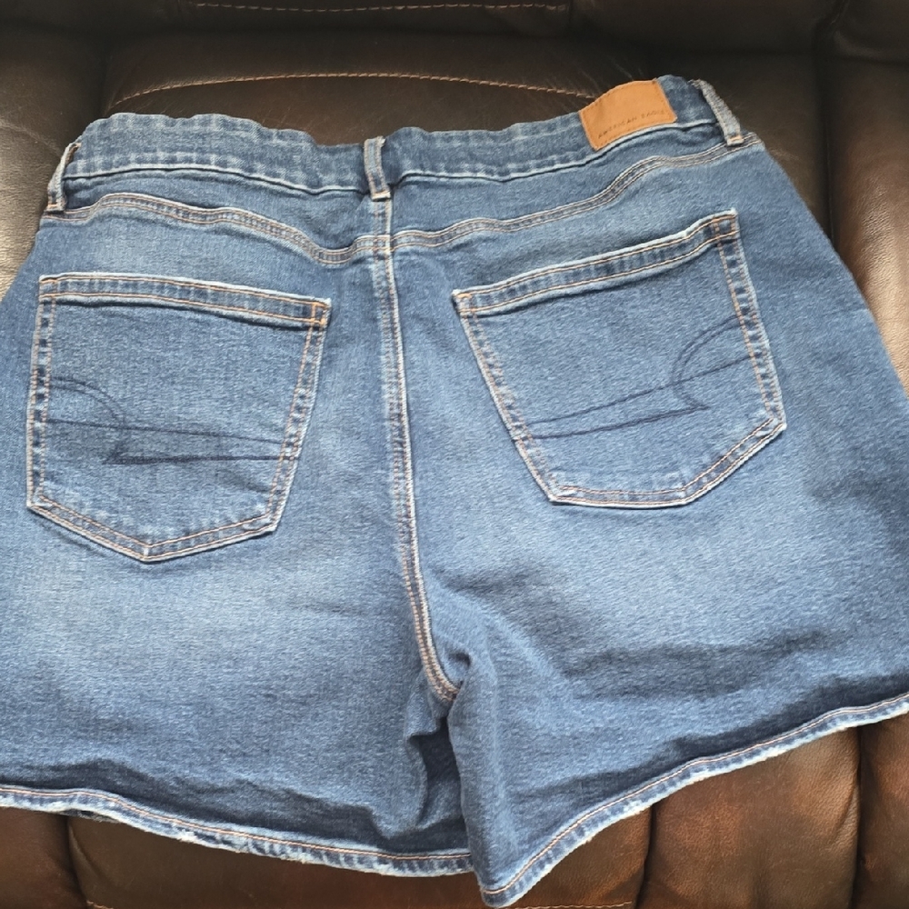 American Eagle Blue Denim Jeans (Curvy) - Picture 2 of 9